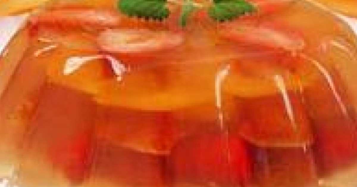 Фруктовый торт желе. Желе из сока. Сметанное желе с фруктами. Апельсиновое заливное с клубникой. Рецепт желе из фруктов с желатином.