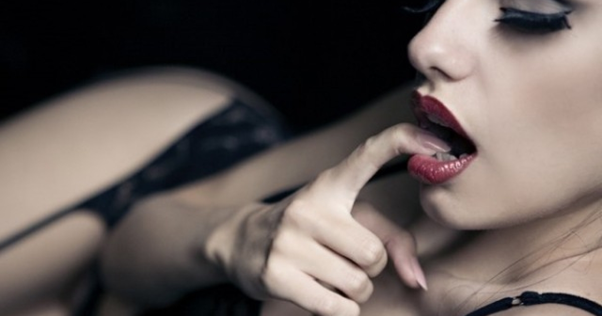 65-летняя Мадонна засветила обнаженную грудь в горячей фотосессией в постели (ФОТО)
