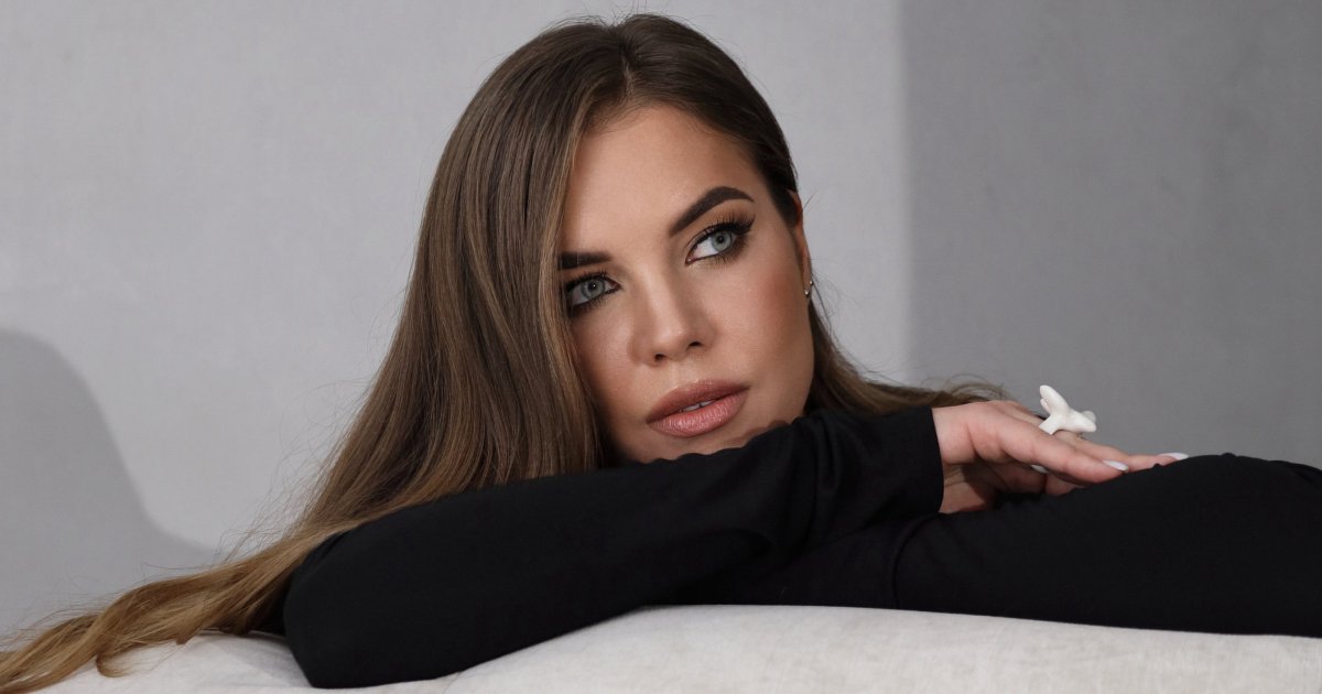 Biz navbatma-navbat bir-birimizni it uslubida sikamiz