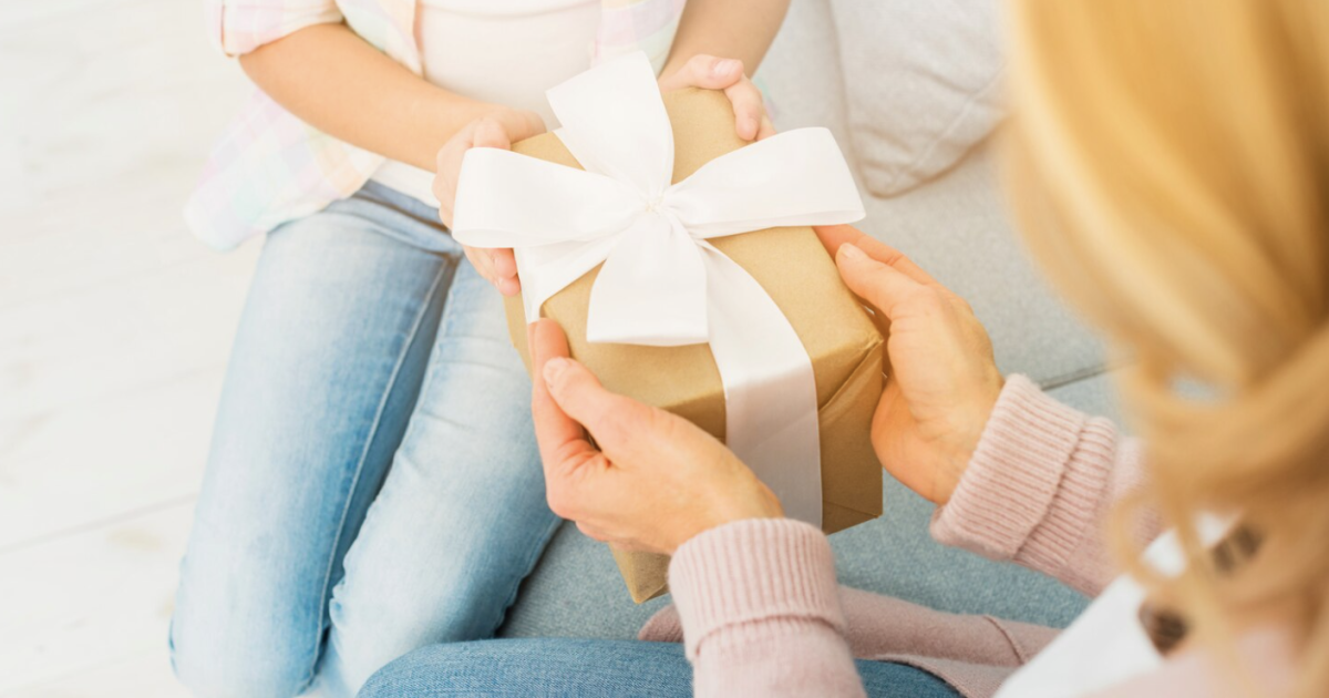 Что подарить бабушке на 8 Марта - полезные и интересные подарки на ...