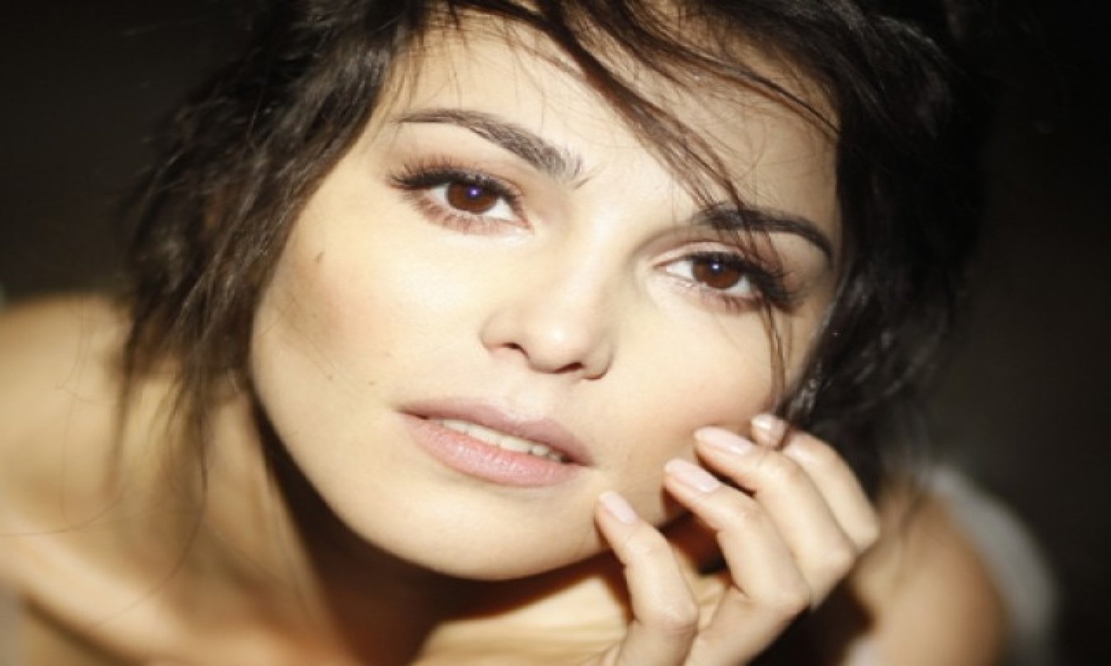 Порно ұйықтап жатқан адамды жұлқылайды