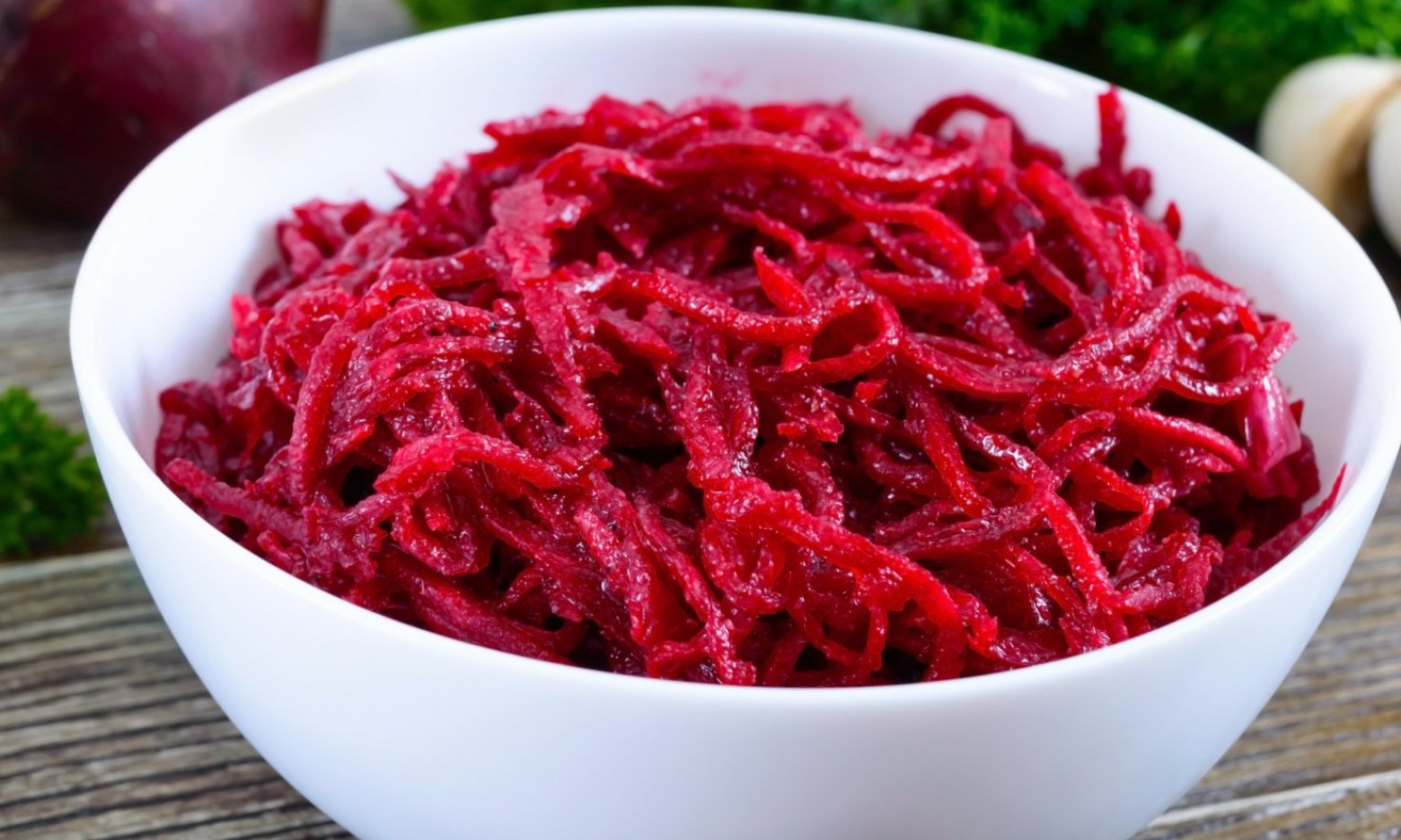 Закуска из свеклы с хреном и свиного балыка