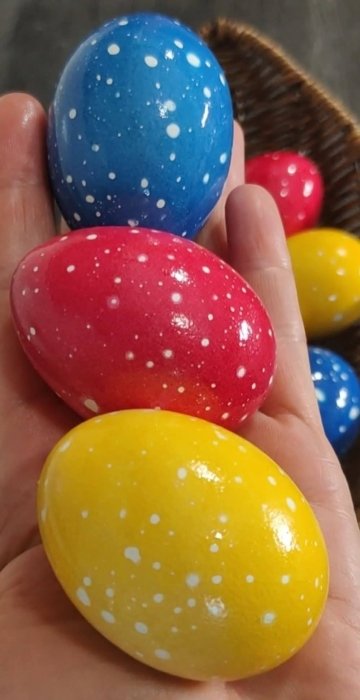 Як пофарбувати яйця