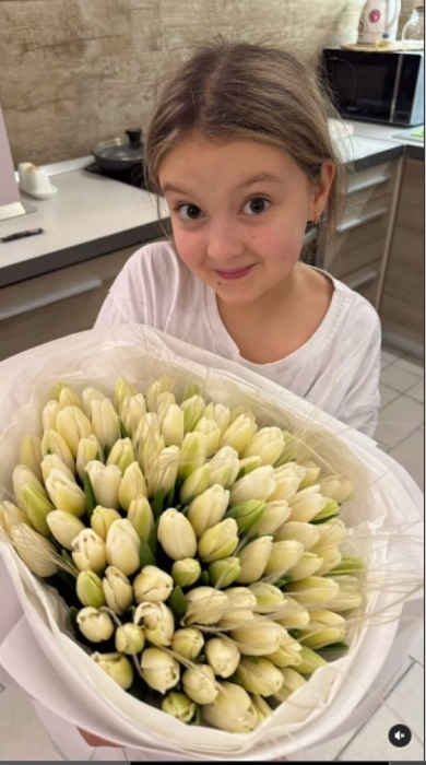 "Нужно оберегать всех своих любимых женщин": Юрий Ткач приятно порадовал подарком для 9-летней дочери (ФОТО) - фото №1