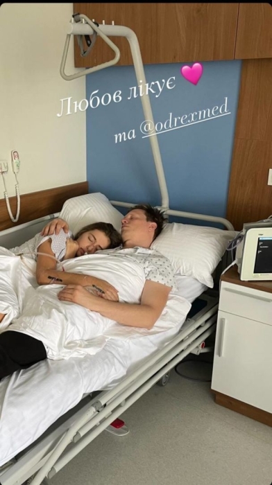"Любов лікує": мама тяжкохворої Катерини Тишкевич показала, як чоловік акторки дбає про її здоров'я (ФОТО) - фото №1