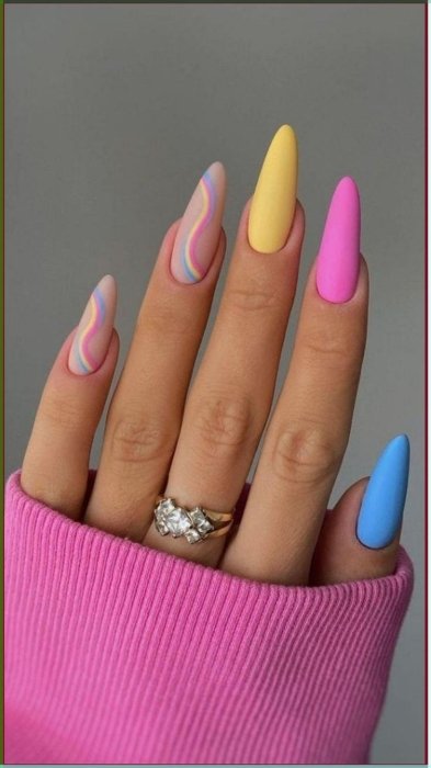 Модный маникюр на 1 сентября для старшеклассниц