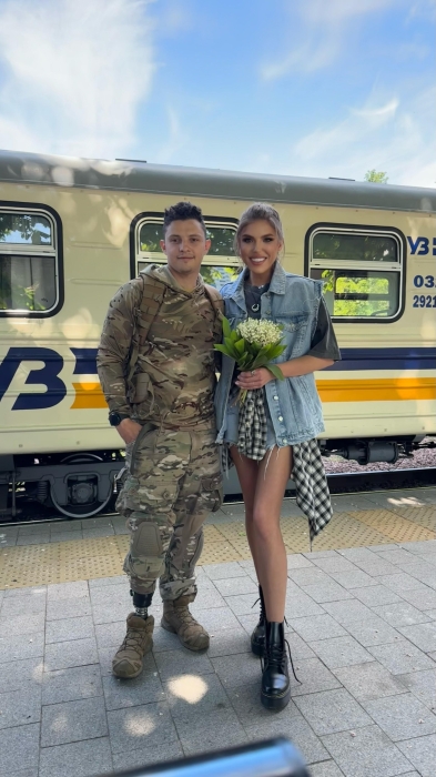 SWOIIA выпустила трек "Птичка" и клип, в котором снялся военный НГУ Александр Михов: слушать трек онлайн