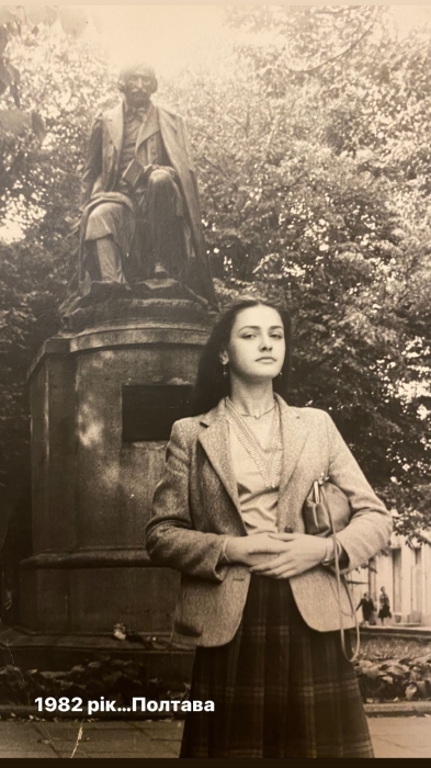 Ольга Сумская показала архивное фото, на котором ей всего 16: Сеть в восторге - фото №1