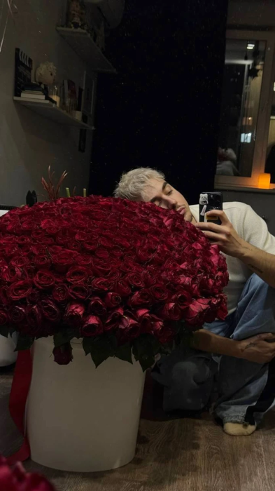 Певец Melovin поделился деталями помолвки.