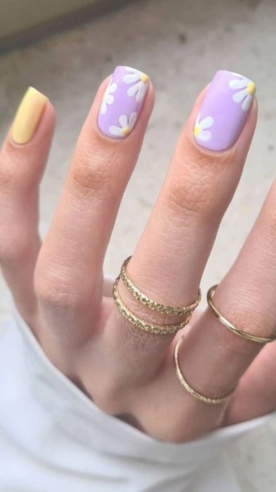 Изысканные идеи маникюра в желто-фиолетовых тонах.