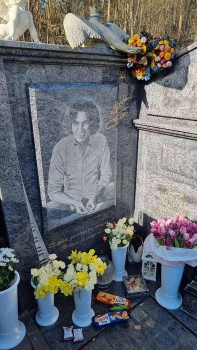 Син Лесика Турка показав могилу батька та Андрія Кузьми