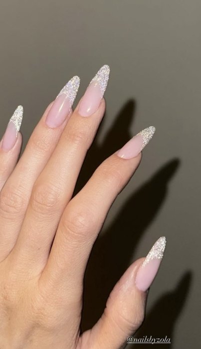 Новый маникюр Кайли Дженнер.