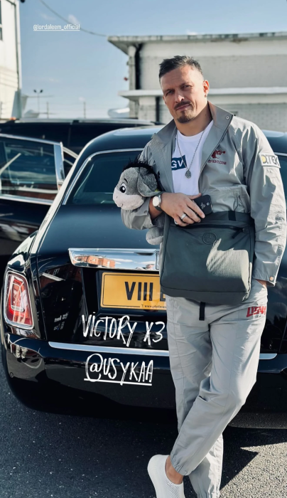 Усик похвастался Rolls Royce