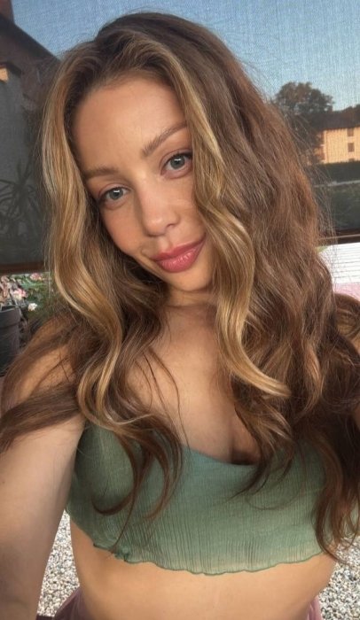 Тина Кароль показала модный макияж, фото