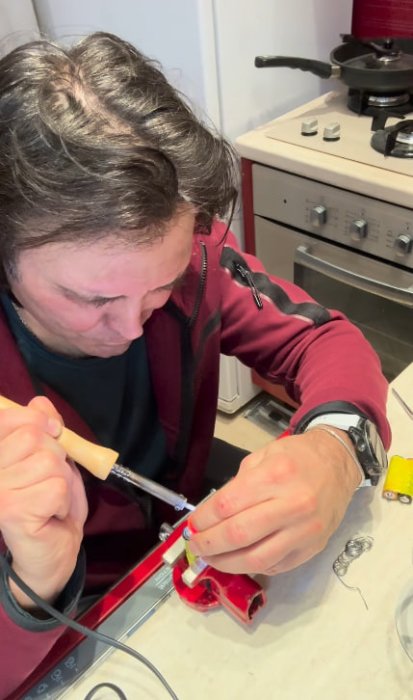 Віталій Борисюк показав, як зробити ліхтарик власними руками