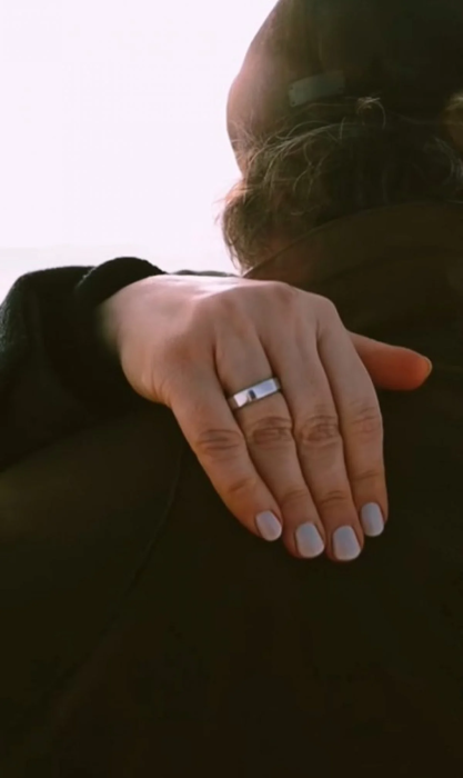 Елка вышла замуж.