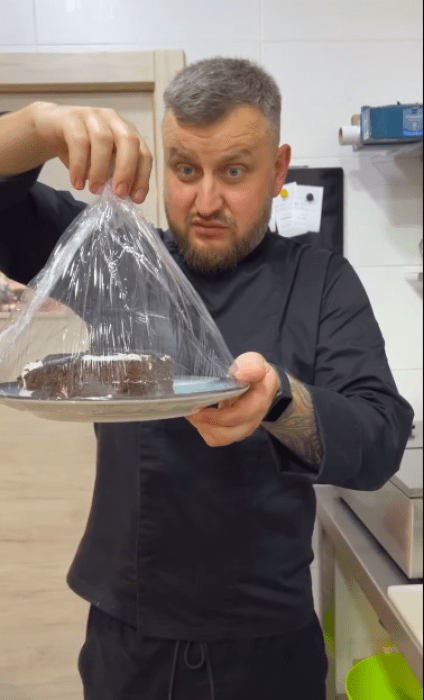 Как обтянуть пищевой пленкой любое блюдо