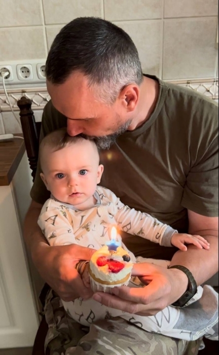 Олег Сенцов зустрівся з маленьким сином у свій день народження: зворушливі кадри - фото №2