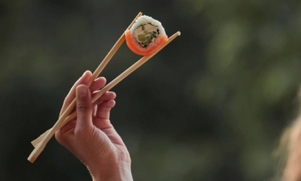 Как правильно есть суши? 5 важных правил, чтобы не оконфузиться (ВИДЕО)