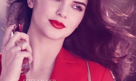 Lady in red на улицах Лос-Анджелеса: роскошная Кэндалл Дженнер в рекламе Estee Lauder