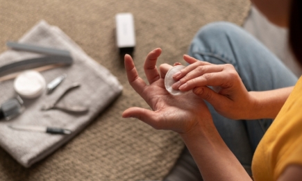 Как снять гель-лак в домашних условиях без вреда: лайфхак от дерматолога без фольги