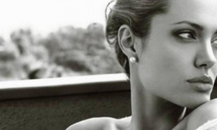 Свадебное платье Анджелины Джоли будет от Versace