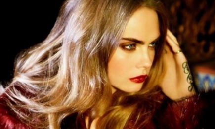 Кара Делевинь в стиле глэм-рок: модель снялась для бразильского бренда BO.BO