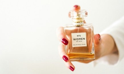 4 парфуми, які носять лише багаті жінки: дорогі аромати без "показухи"