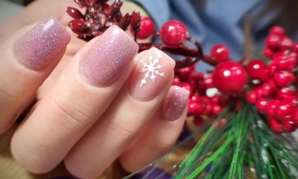 Рисуем снежинку на ногтях: 3 легких способа для новогоднего маникюра 2024 (ВИДЕО)