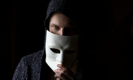 10 ознак людей, які лише прикидаються добрими