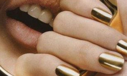 Модный маникюр: металлические ногти