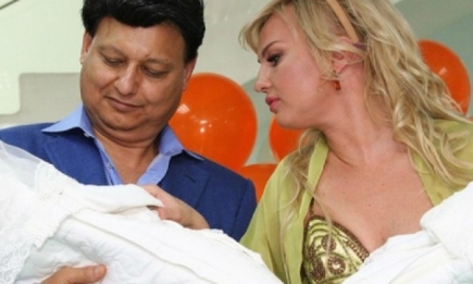 Камалия показала фото с первого дня рождения дочек