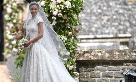 Ее обсуждала вся Великобритания: каким было свадебное платье Пиппы Миддлтон — младшей сестры принцессы Кейт (ФОТО)