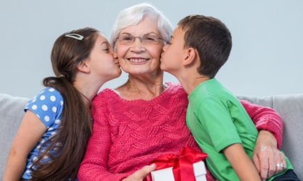 4 вещи, которые на самом деле внукам может дать только бабушка