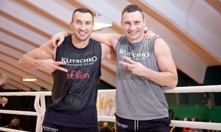 Розлучення, депресія і політика: що відомо про колишніх братів Кличків і чому їхні стосунки розпалися (ВІДЕО)