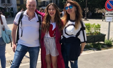 Счастливы вместе: Регина Тодоренко проводит время с родителями в Палермо