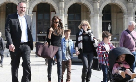 Виктория Бекхэм с детьми посетила Лувр. Фото