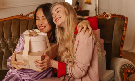 Что подарить подруге на 8 Марта? 32 идеи презентов, от которых ваша бести будет в восторге