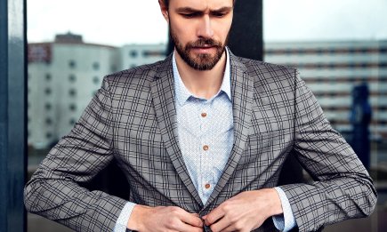 Вы точно этого не знали! Почему этикет запрещает застегивать нижнюю пуговицу мужского пиджака?