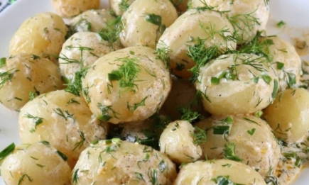 Один из лучших рецептов молодого картофеля: как подать его особенно вкусно (ВИДЕО)