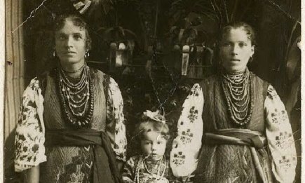 Ідеалізований образ матері розбивається об реальність: який вигляд мало материнство у XX столітті (ФОТО)