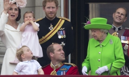 Королева Елизавета II на людях пристыдила нерадивого внука принца Уильяма