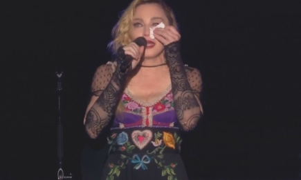 Мадонна заплакала на концерте, выступая с речью о погибших в Париже