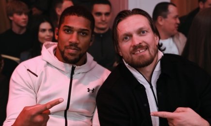 Такого ніхто не очікував: Олександр Усик зробив розкішний подарунок колишньому супернику за тисячі доларів (ФОТО, ВІДЕО)