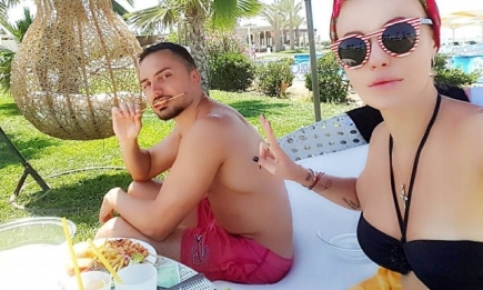 Как отдыхают звезды: Слава из "НеАнгелов" с мужем на пляжах Азербайджана (ФОТО)
