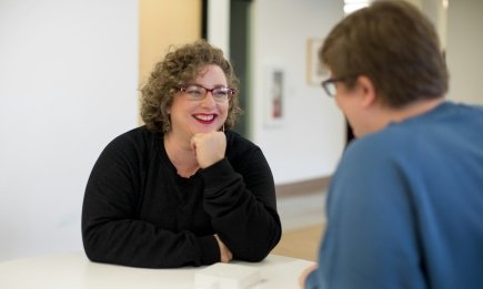 Етикет на кожен день: 5 звичок, які зроблять вас приємним співрозмовником