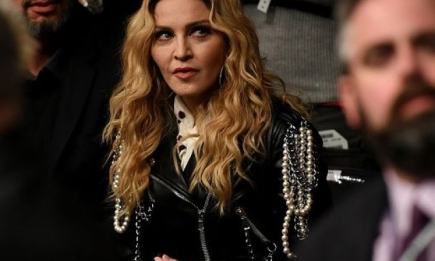 Поклонники Мадонны призвали ее отказаться от фотошопа и эпатажных нарядов