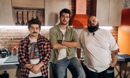 Тройная порция юмора: вышел новый комедийный сериал "Жизнь на троих". О чем он? (ТРЕЙЛЕР)