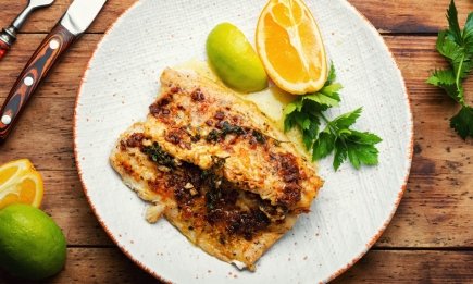 Три секрети кухарів, з якими дешевий хек буде ресторанною стравою: чим його полити