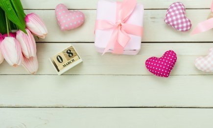 Как развлечь дам и не заскучать мужчинам: подборка креативных конкурсов на 8 Марта